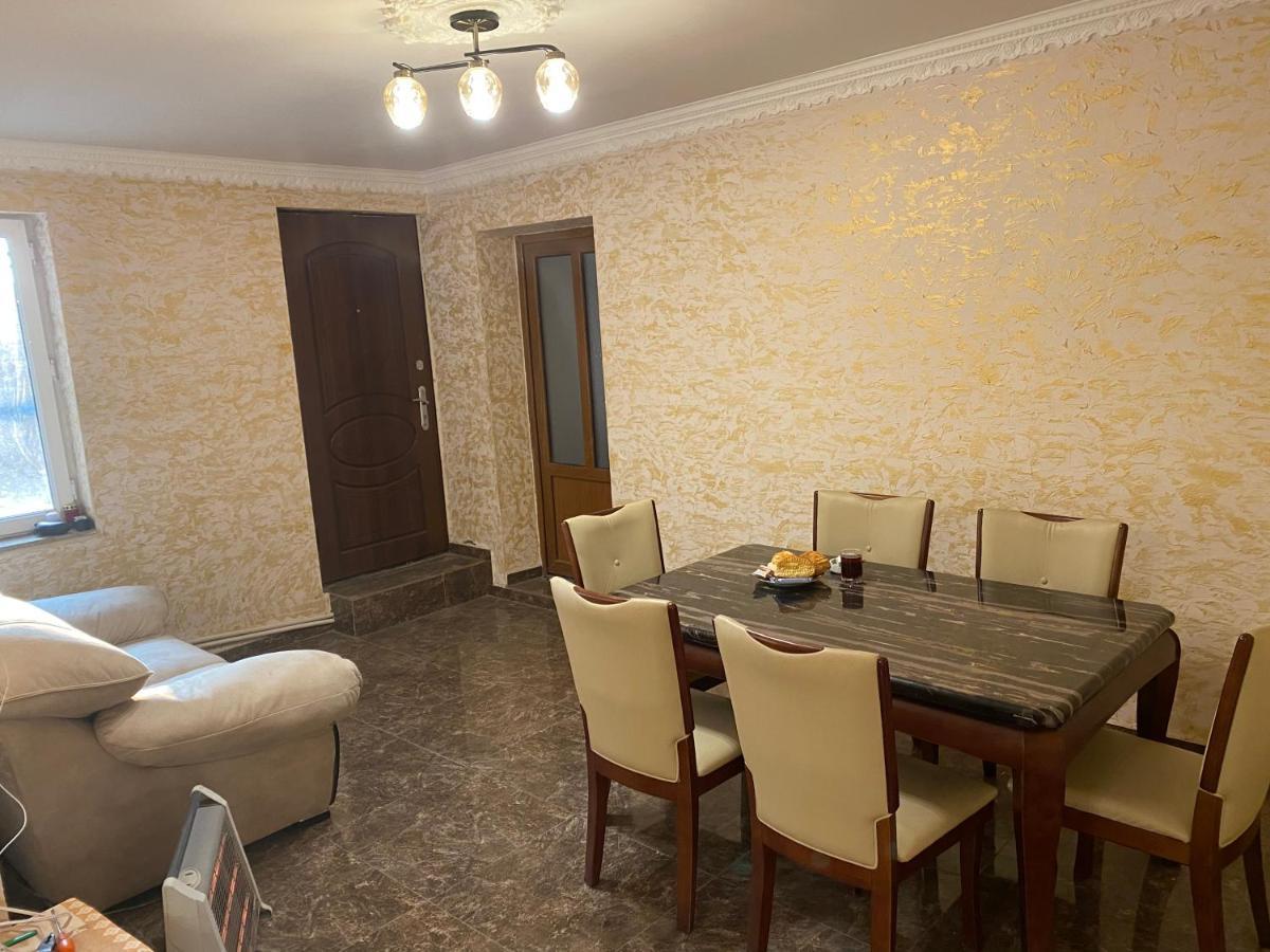 Friend'S House Rooms Near Airport Ghukasavan Buitenkant foto