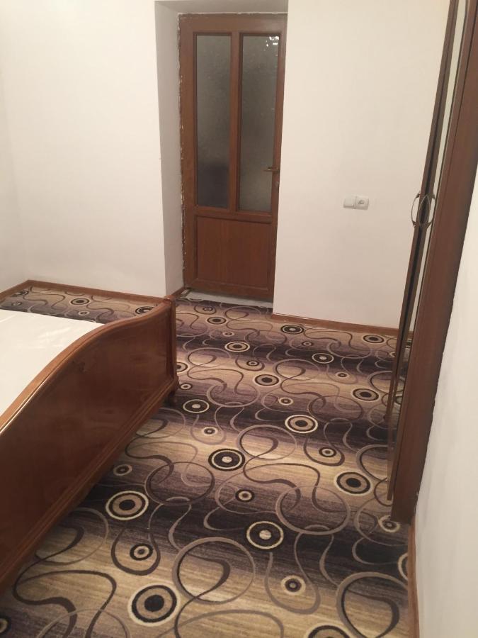 Friend'S House Rooms Near Airport Ghukasavan Buitenkant foto