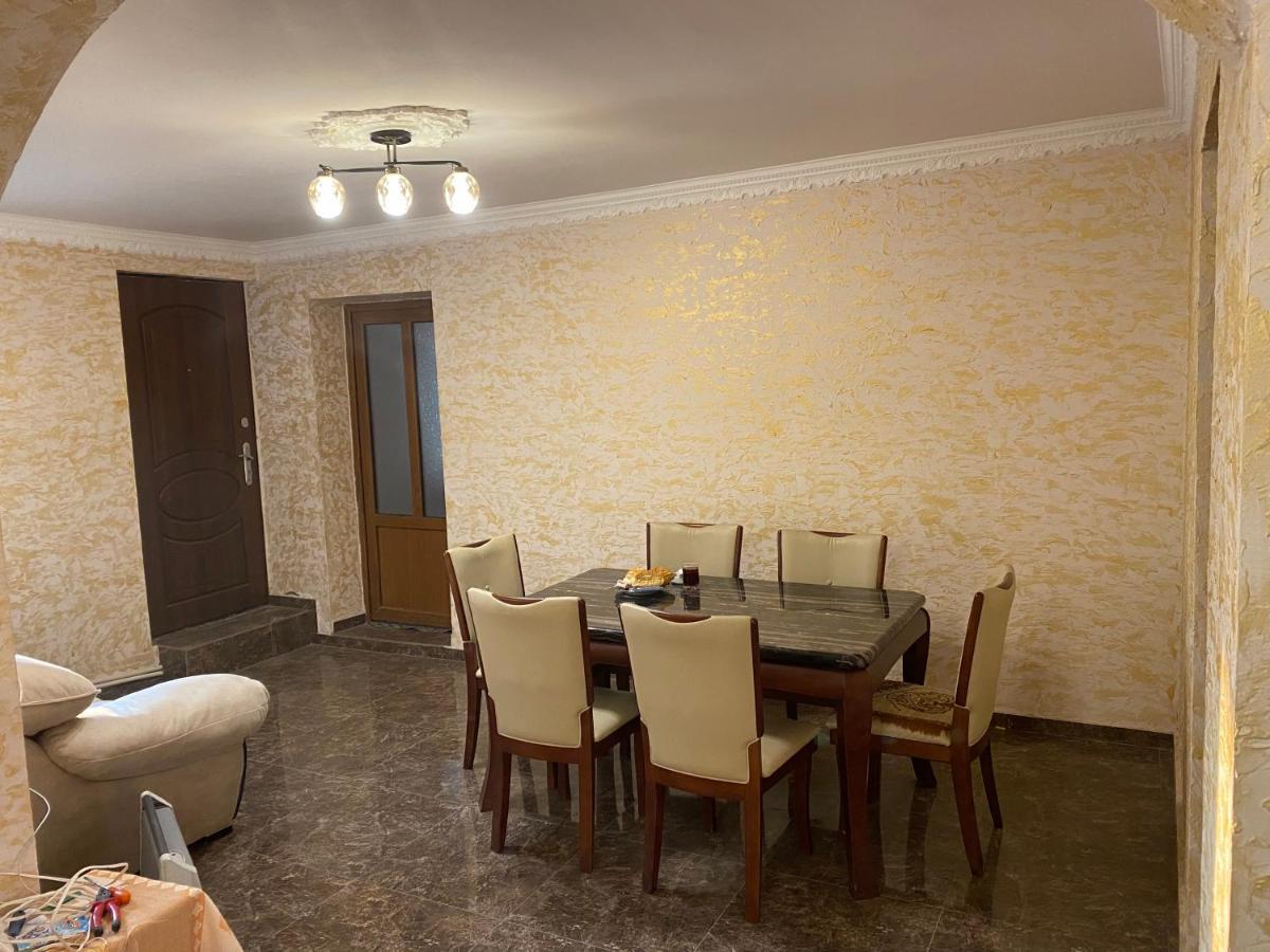 Friend'S House Rooms Near Airport Ghukasavan Buitenkant foto