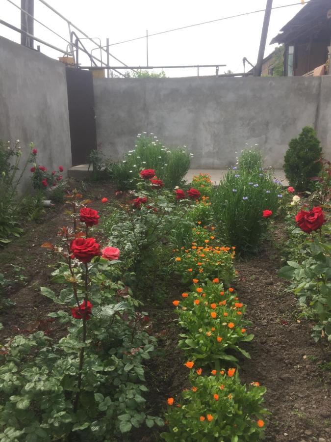 Friend'S House Rooms Near Airport Ghukasavan Buitenkant foto