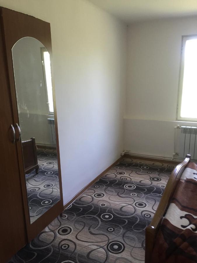 Friend'S House Rooms Near Airport Ghukasavan Buitenkant foto
