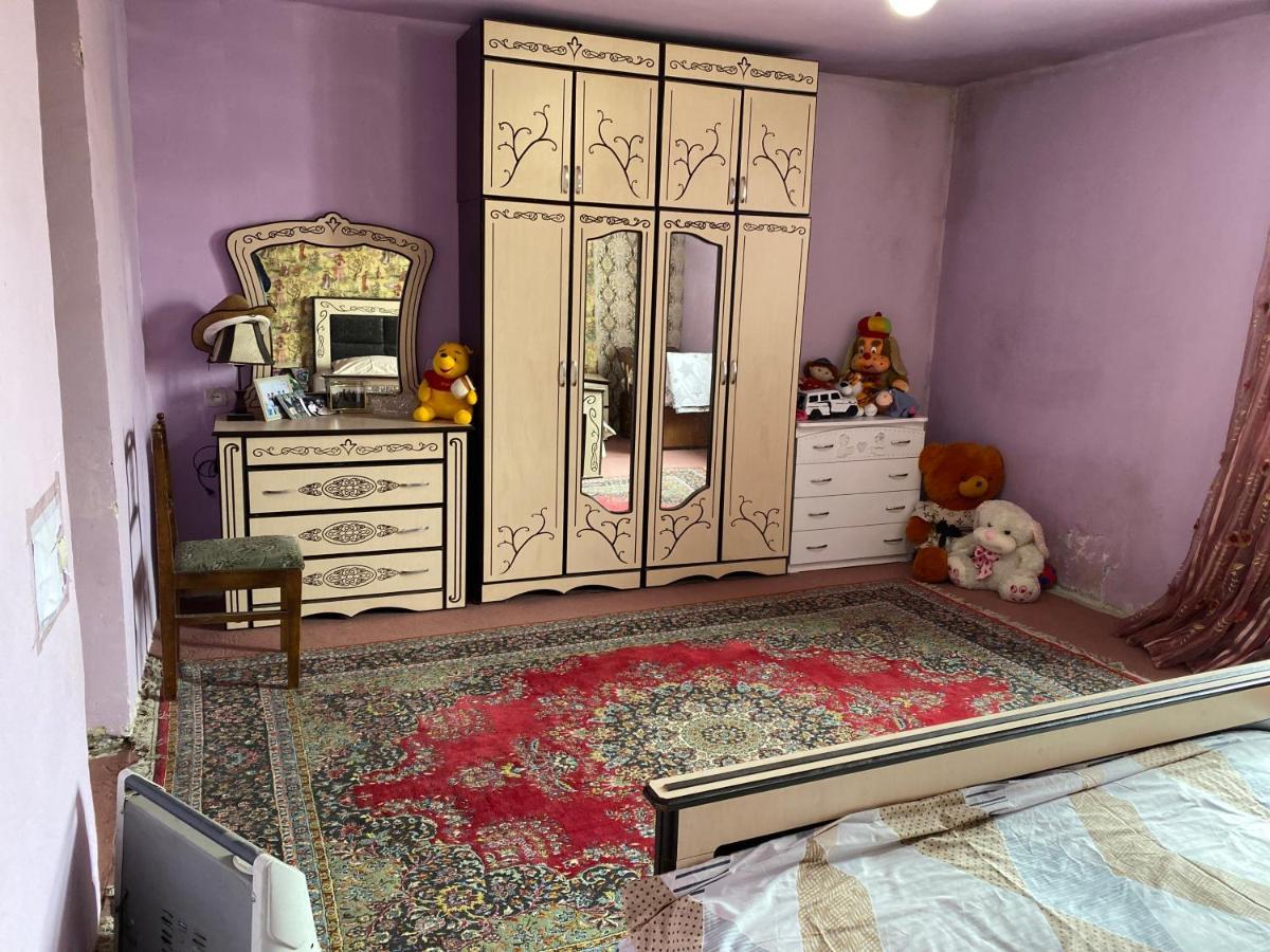 Friend'S House Rooms Near Airport Ghukasavan Buitenkant foto