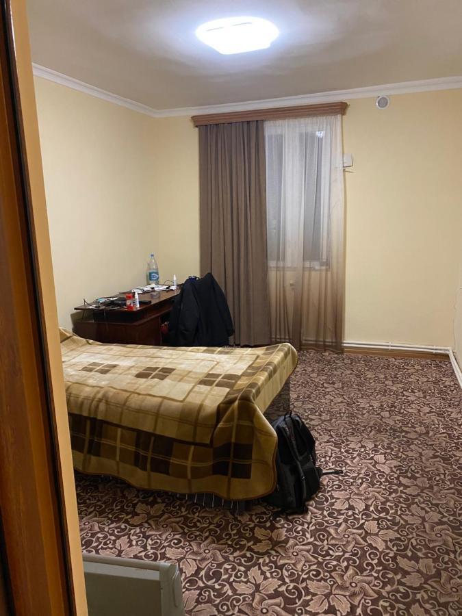 Friend'S House Rooms Near Airport Ghukasavan Buitenkant foto