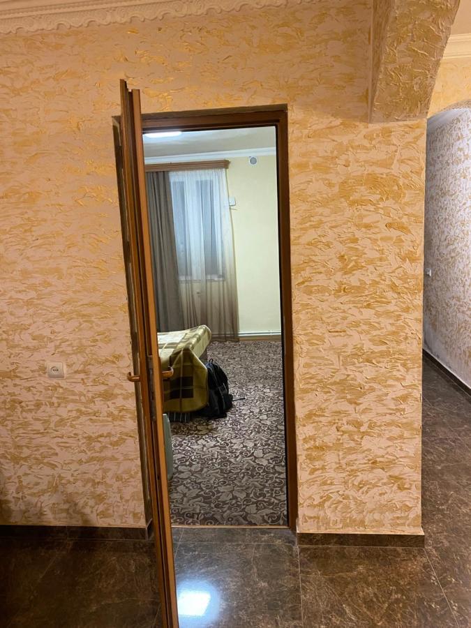 Friend'S House Rooms Near Airport Ghukasavan Buitenkant foto